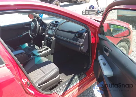 2014 Toyota Camry Se z USA, uszkodzony, nr VIN 4T1BF1FK9EU805688